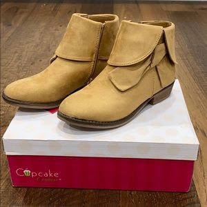 Girls tan booties with bow NWT